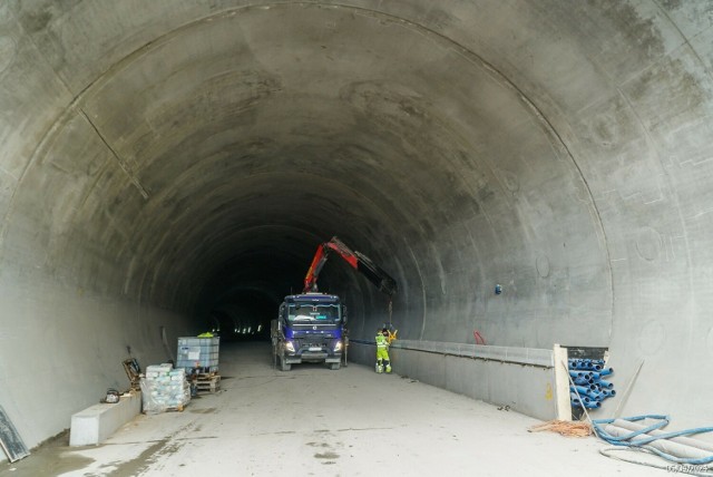 Budowa obejścia Węgierskiej Górki. Tak wyglądają prace w tunelach w kwietniu 2024 roku