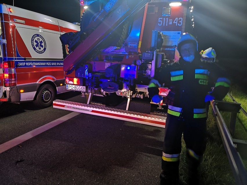 Nocny wypadek na autostradzie A2 pod Wąsowem [ZDJĘCIA]