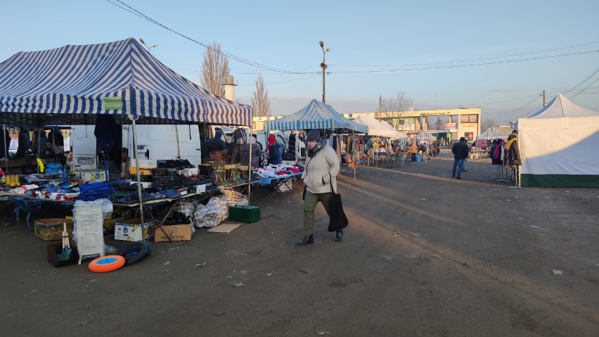 Bazar Piotrków - otwarto nowe targowisko przy ul. Dmowskiego...