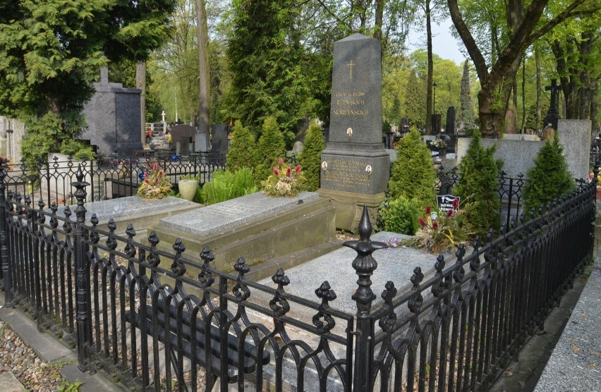 Przy wejściach na cmentarze w Łodzi zostaną wywieszone...