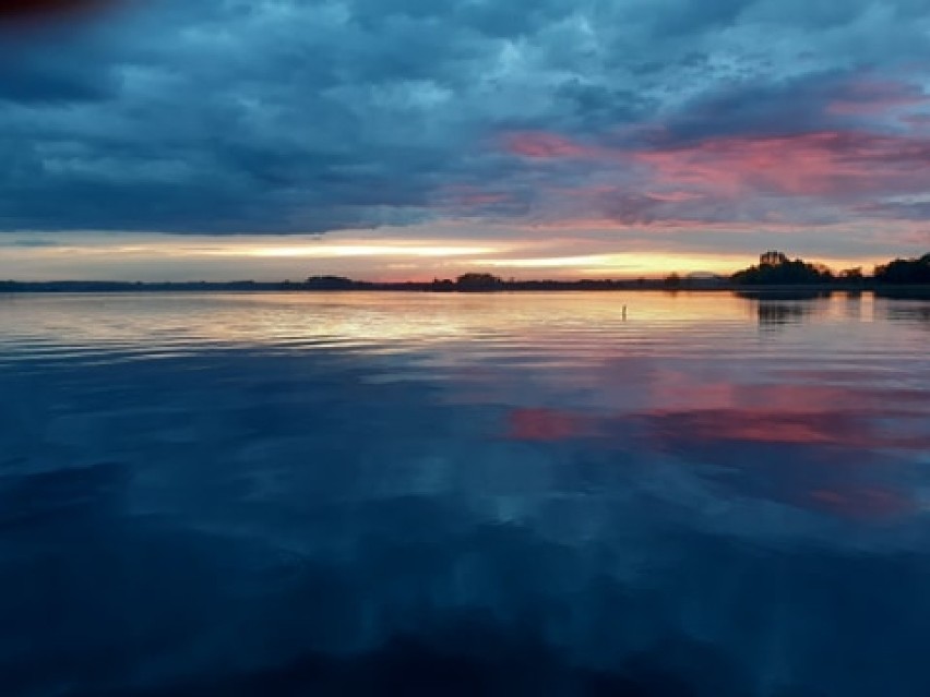 Zbąszyń: Takim zachodem słońca nad jeziorem Błędno, żegnał nas kwiecień 2020 [Zdjęcia]