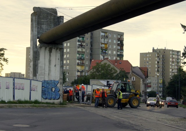 20.08.2010 Rozbiórka torowiska i wycinka rur nad skrzyżowaniem ulic: Jaskółczej,Wiśniowej, Moniuszki 

Zobacz również: Jak dawniej żyło się w Zielonej Górze? Zobaczcie te zdjęcia! 

******
