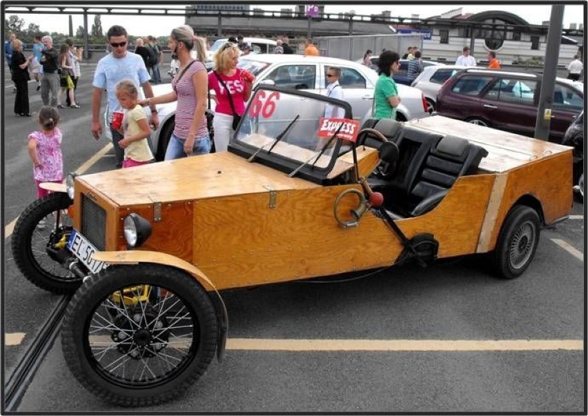 Zuppulus. Karoseria samochodu zrobiona z drewna.fot. Mariusz...