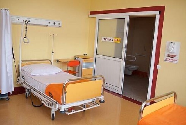 Zakład Pielęgnacyjno - Opiekuńczy zlokalizowany jest na V piętrze budynku głównego SPS ZOZ w Lęborku - dojazd windami znajdującymi się pomiędzy Oddziałem Anestezjologii i Intensywnej Terapii a Szpitalnym Oddziałem Ratunkowym.