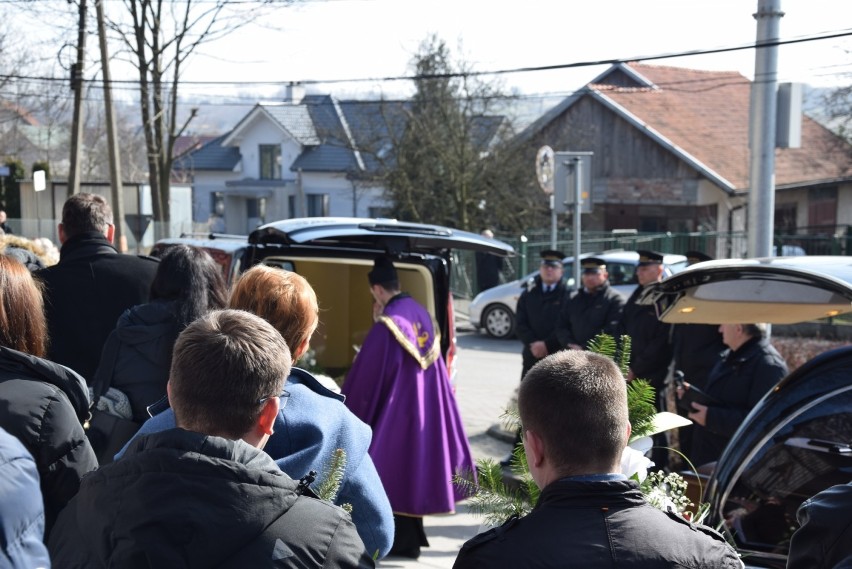 Pogrzeb ofiar rodzinnej tragedii w Zelczynie. Matka i trójka jej dzieci spoczęli w jednym grobie