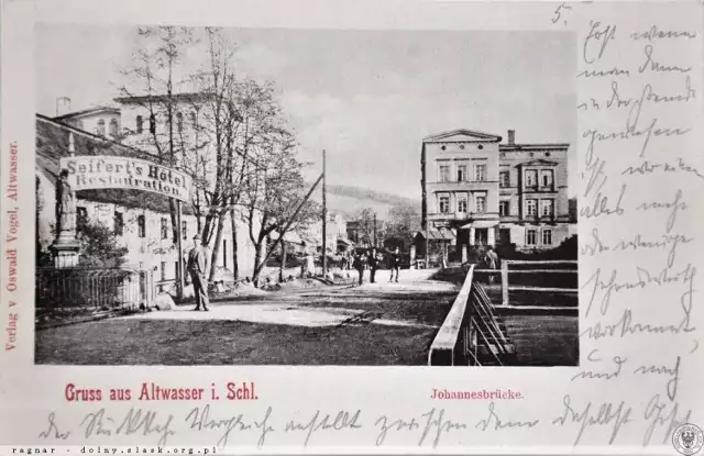 Lata 1905-1910 
Restauracja i Hotel Carla Seifert-a. Budynek restauracji rozebrany tuż po wojnie w związku z poszerzaniem ulicy 11 Listopada