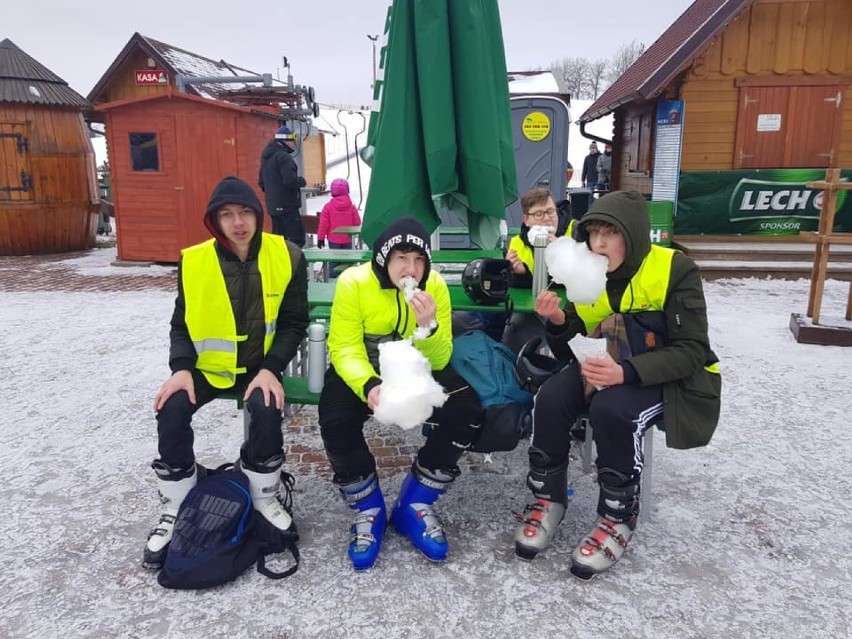 Uczniowie IV LO pojechali na narty na Kaszuby (zdjęcia)