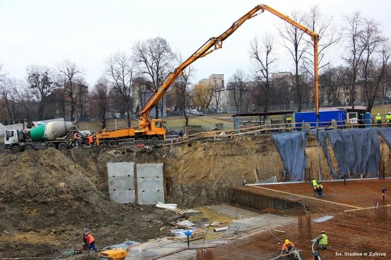 Budowa Stadionu Górnika Zabrze: Wylewanie betonu [ZDJĘCIA]