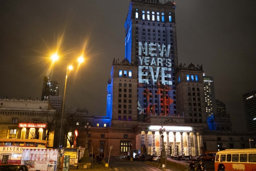 Warszawa powitała Nowy Rok. Na Pałacu Kultury i Nauki rozbłysła wyjątkowa iluminacja