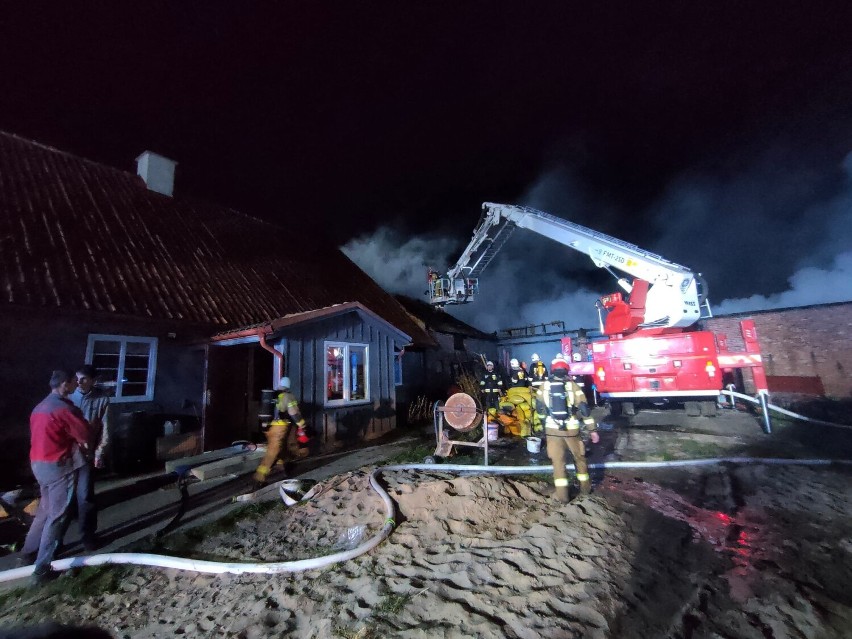 Pożar budynków gospodarczy w Głobicy. Uratowano zwierzęta gospodarskie