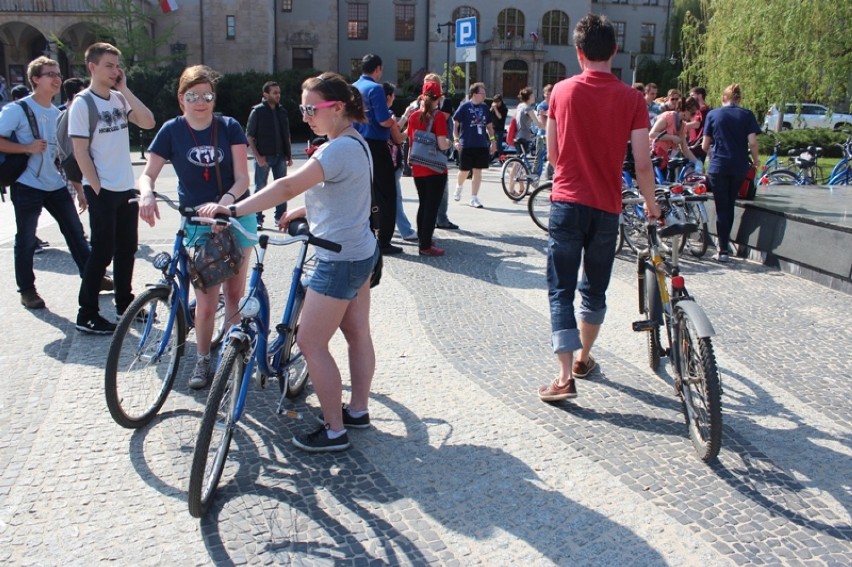 Studenci na Wielkie Grillowanie pojechali rowerami