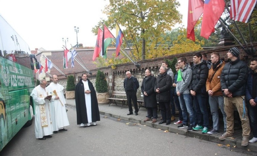 Nowy autokar AZS-u poświęcony [FOTO]