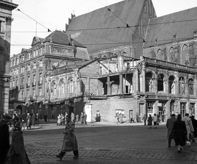 Tak w 1947 roku wyglądał hotel Monopol