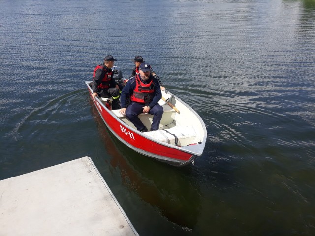 Funkcjonariusze patrolują jeziora powiatu rypińskiego