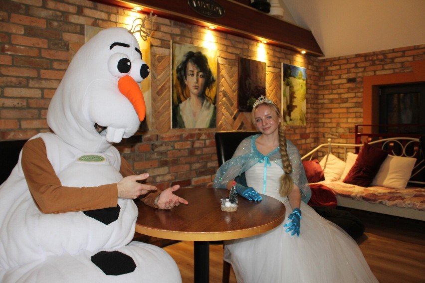 Elsa i Olaf odwiedzili szamotulską kawiarnię! Warsztaty z postaciami z bajki w Napoleon Cafe 
