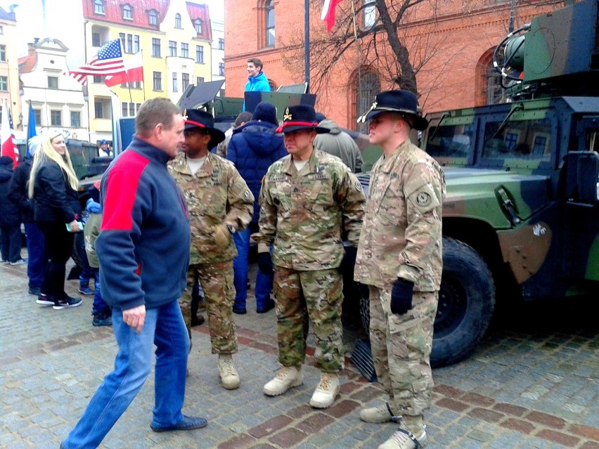 Amerykańscy żołnierze spotkali się z mieszkańcami Torunia [zdjęcia]