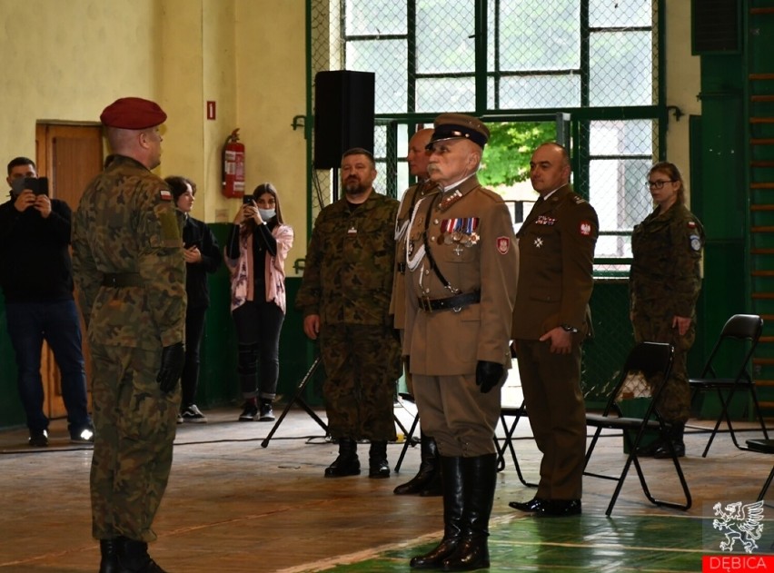 Uroczysta przysięga młodych strzelców w Dębicy