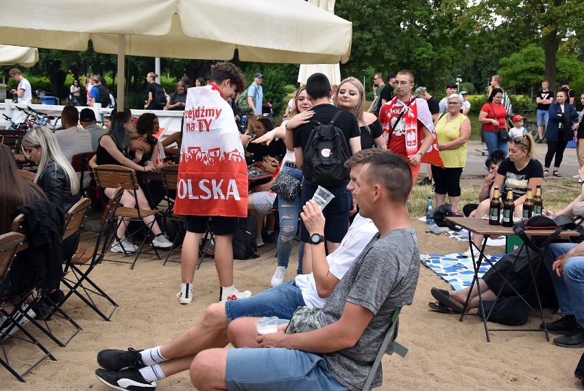 EURO 2020. Na pilskiej Wyspie kibice wspólnie obejrzeli mecz Polska - Szwecja. Zobaczcie zdjęcia 