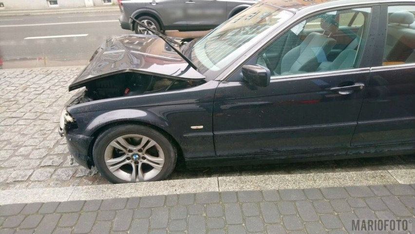 W Opolu na ul. Żeromskiego zderzyły się dwa samochody BMW. Sprawca dostał wysoki mandat i 10 pkt. karnych