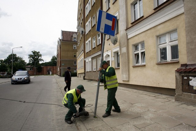 Z ulicy Smolnej zniknął znak o bocznej, ślepej uliczce