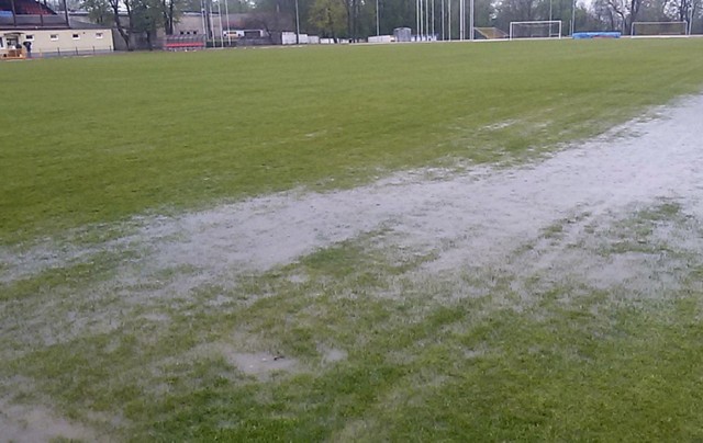 Murawa przy Brzozowej nie nadawała się do gry