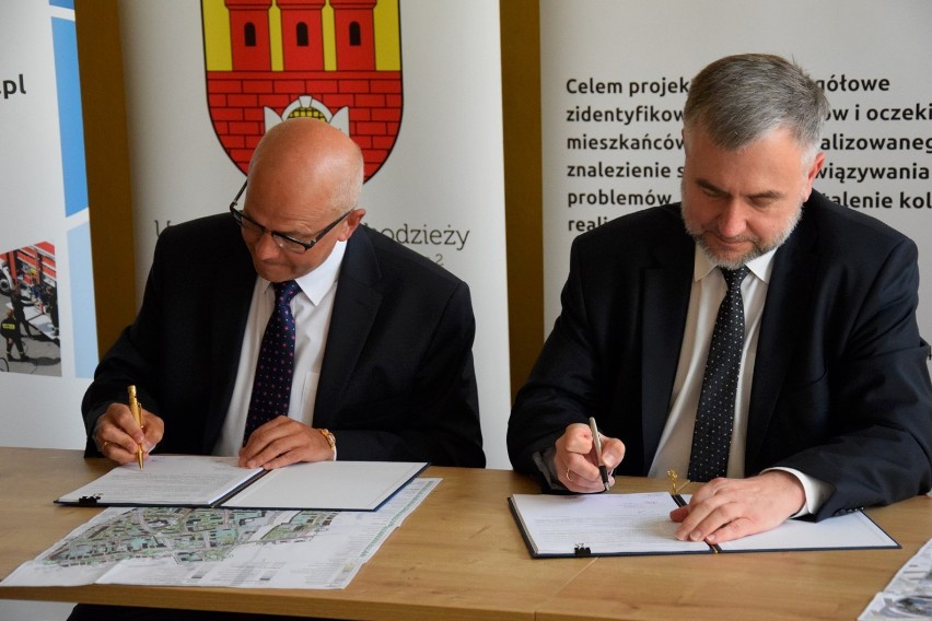 Rewitalizacja w Chodzieży: Burmistrz i marszałek podpisali umowę o dofinansowaniu wielomilionowego projektu