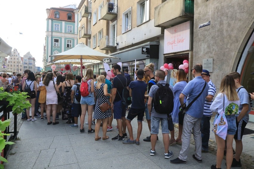 Wrocław. Tłumy chciały spróbować lodów od Magdy Gessler (ZOBACZ ZDJĘCIA)