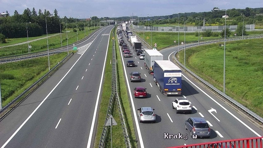 Wypadek na autostradzie A4 w Damienicach, zderzyły się...