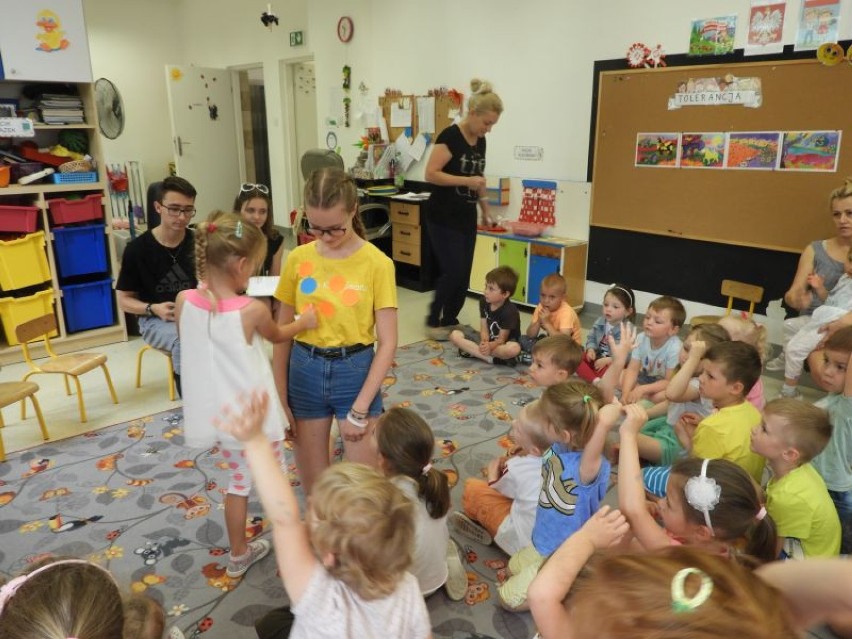 Zakończyli „Tydzień czytania dzieciom w gminie Oświęcim”. Gminna Biblioteka przeprowadziła ją we wszystkich przedszkolach w gminie