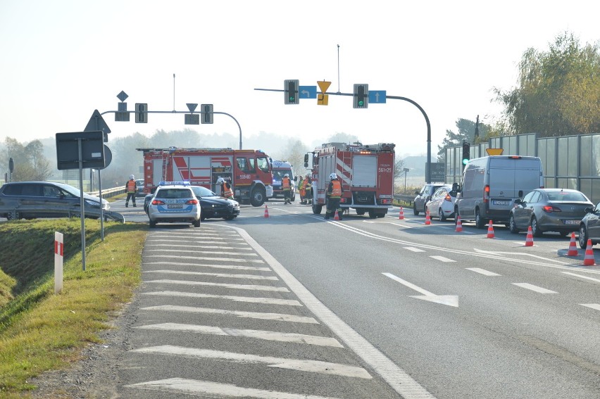 Targowisko. Wypadek na skrzyżowaniu DK75 i DK94, są utrudnienia  ruchu [ZDJĘCIA]