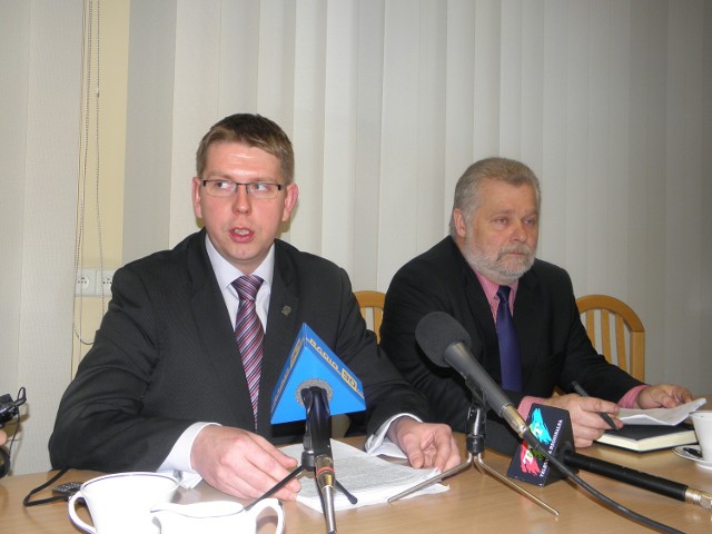 Prezydent Mieczysław Kieca (z lewej) i jego zastępca Eugeniusz Ogrodnik, poinformowali o planach reorganizacji szkół