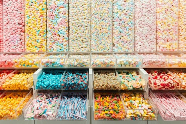 Sweet Factory Store w Galerii Słonecznej w Radomiu jest gotowy na otwarcie w sobotę 17 lutego. T będzie słodkie szaleństwo. Słodycze cieszą podniebienie i oczy.