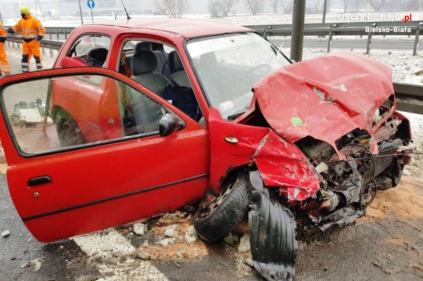 Kierowca nissana wjechał „pod prąd” na ekspresówkę i zderzył...