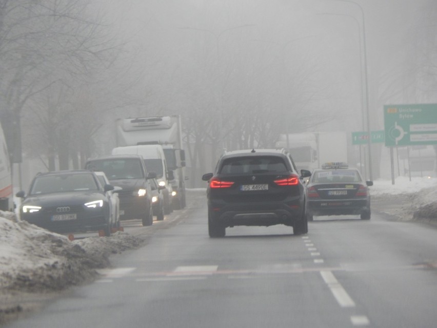 Mgły osadzające szadź i złe warunki atmosferyczne w Ustce i w regionie [ZDJĘCIA]