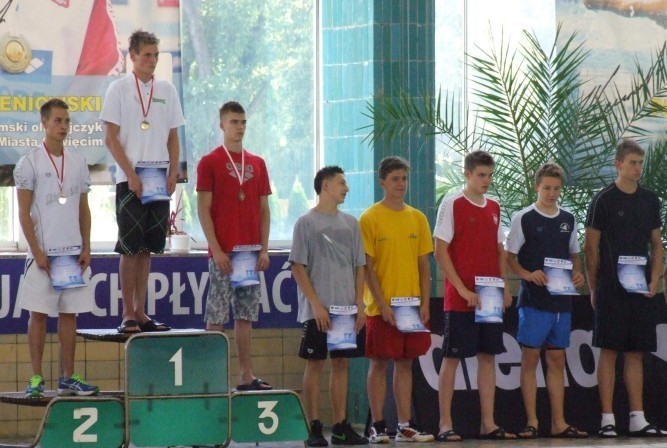 Finaliści na 50 m stylem klasycznym. Poza podium uplasowali...