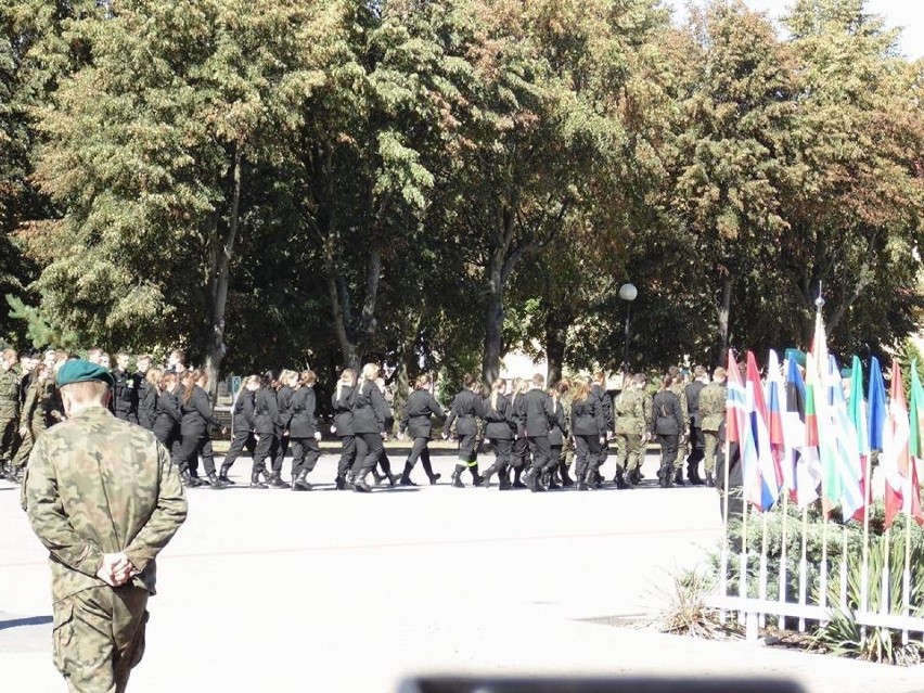 Młodzież z naszego miasta chętnie wstępuje do szkoły...