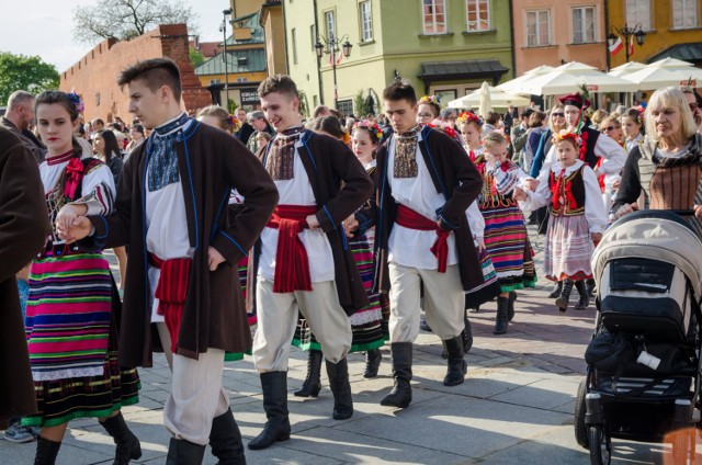 200-lecie Uniwersytetu Warszawskiego. Podróż do przeszłości, polonez i pokaz mody [PROGRAM]