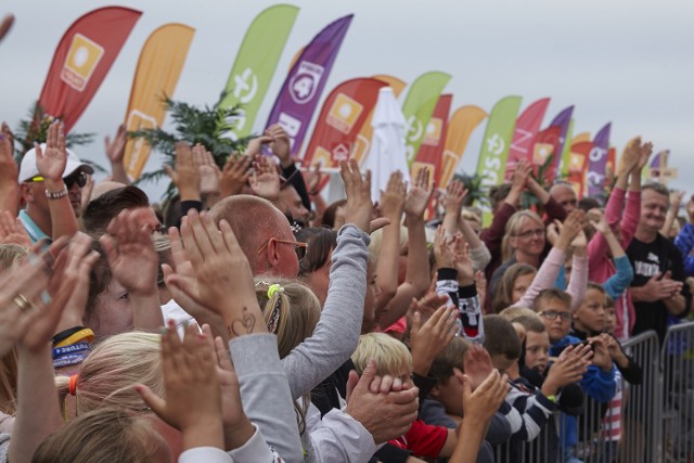 Ciekawe atrakcje będą czekać na wszystkich, którzy odwiedzą w ten weekend Plażę Białą w Krynicy Morskiej. Aktorka Elżbieta Romanowska i tancerz Rafał Maserak poprowadzą tam imprezę "Słoneczna Stacja".