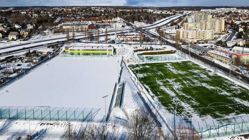 Budowa stadionu przy Bandurskiego w Szczecinie. Kolejna zmiana terminu zakończenia prac. ZDJĘCIA