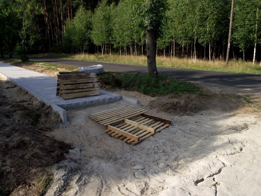 Ścieżka rowerowa Nądnia - Nowa Wieś. II etap budowy dobiega końca