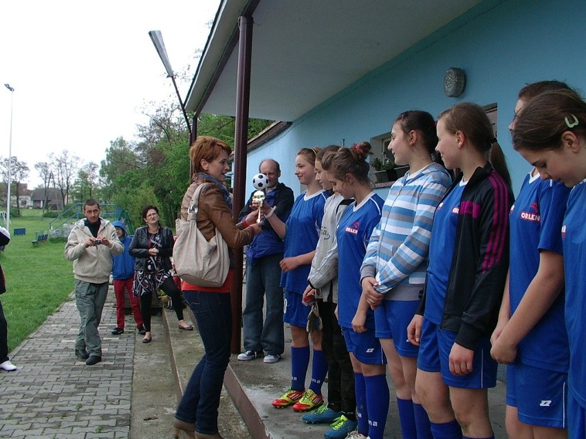 Zawodniczki z UKS Herkules Kochanowice wygrały Turnieju Piłki Nożnej dla dziewcząt
