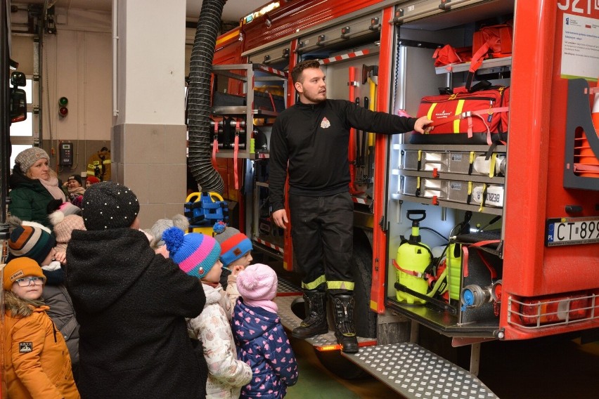 Sępoleńskie przedszkolaki poznały pracę strażaka "od...