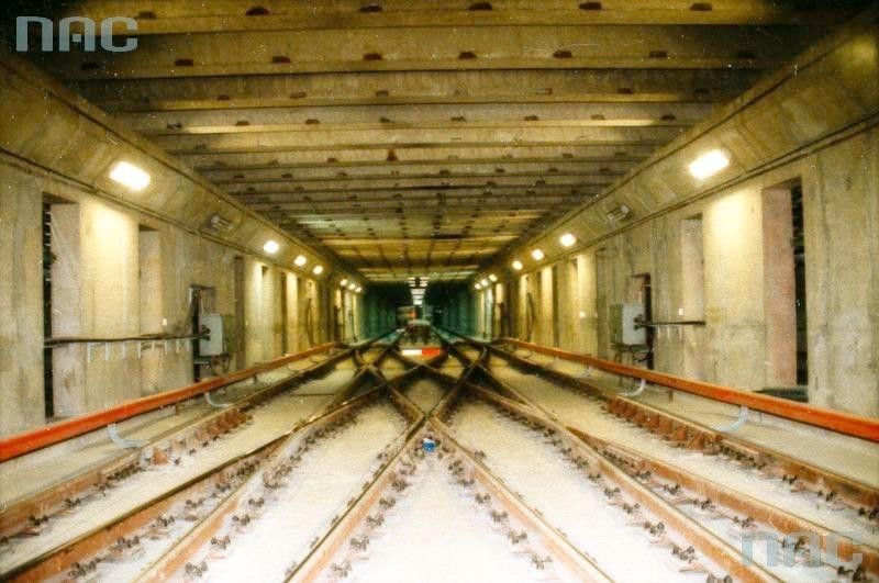 Pierwsza ewakuacja warszawskiego metra. Tak ćwiczyły służby w 1995 roku [ZDJĘCIA]