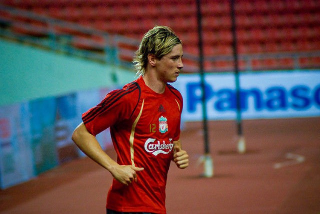 Najdroższy piłkarz zimowego okienka transferowego w 2011 roku, jeszcze w koszulce Liverpoolu