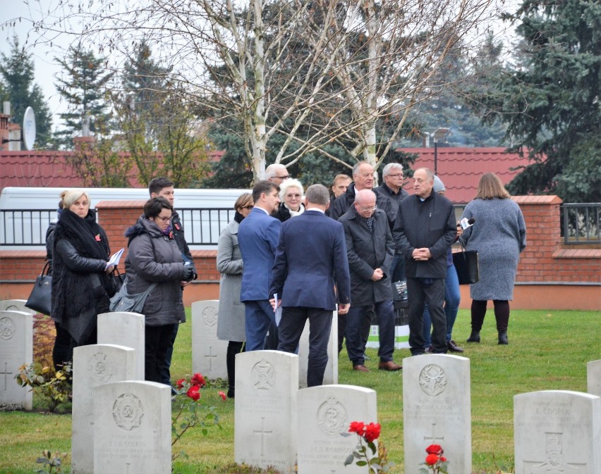 W Malborku uczczono Dzień Pamięci. Uczestnicy obchodów złożyli kwiaty m.in. na Cmentarzu Żołnierzy Wspólnoty Brytyjskiej