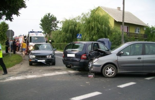 Wypadek w Sługocinie. Trzy osoby ranne