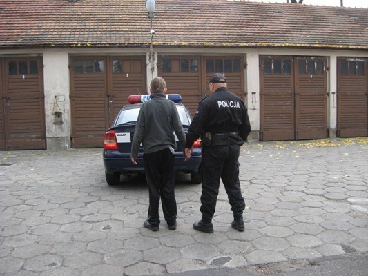 Policja w Jarocinie: Policjanci zatrzymali nieletnich...