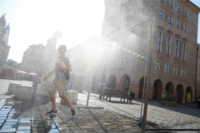 IMGW-PIB Biuro Prognoz Meteorologicznych we Wrocławiu ostrzega przed upałami.