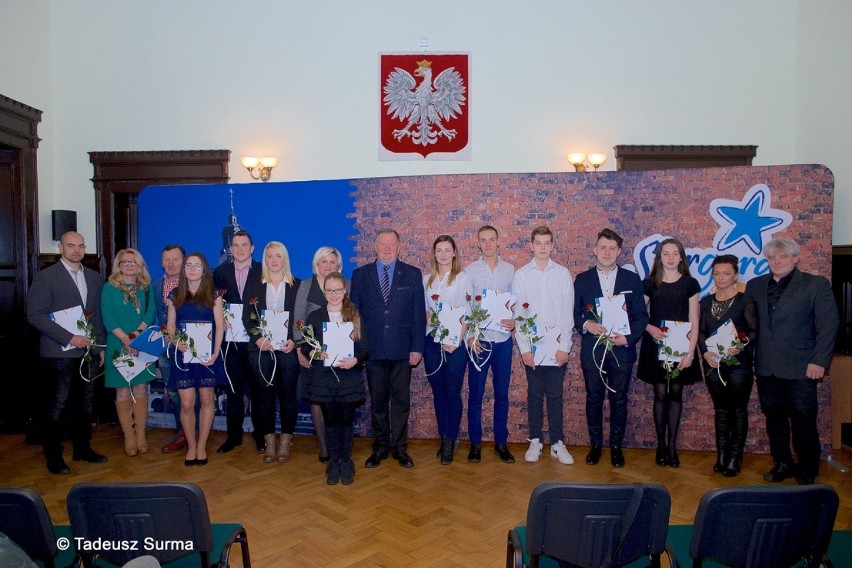 Młodzi artyści i sportowcy nagrodzeni przez prezydenta Stargardu za promowanie miasta [foto, wideo]