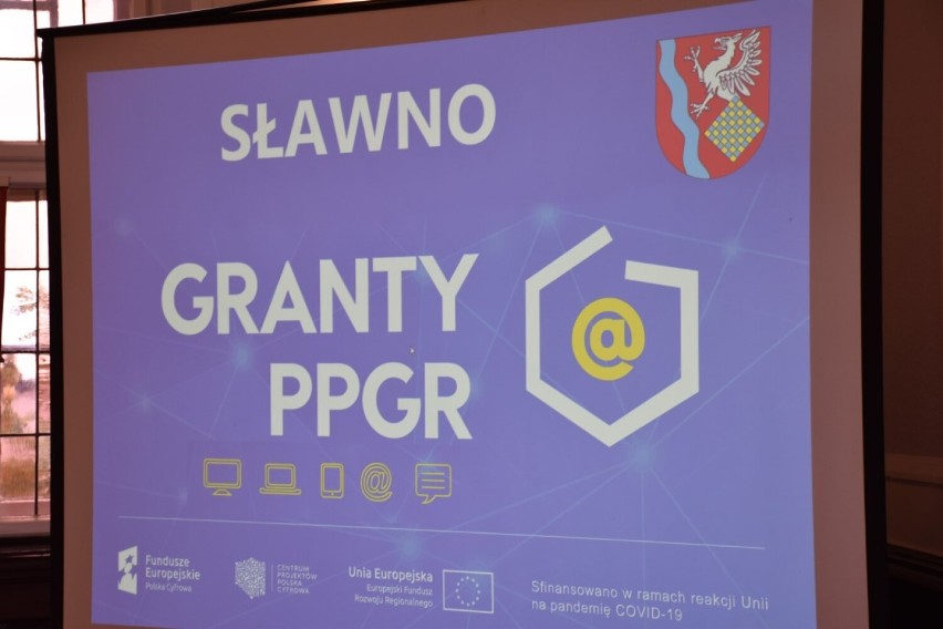 Granty PGR - wręczono komputery w Sławnie